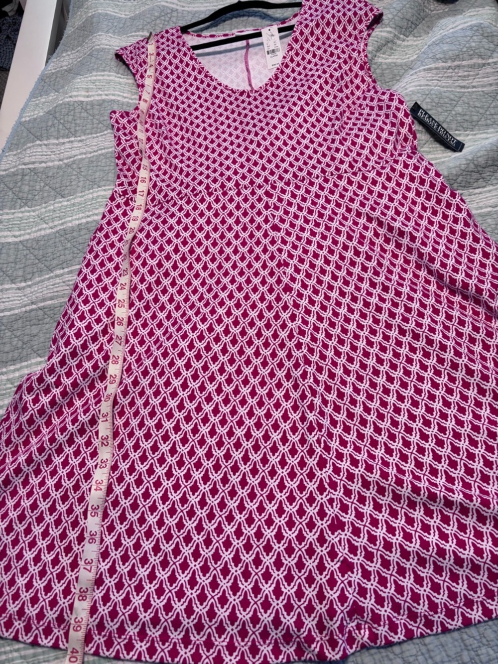 New York & Company Fuchsia and White Geometric V-Neck Dress - Picture 5 of 6
